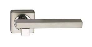 Ручка дверная на квадратной розетке  Archie  SILLUR C92 S.CHROME/P.CHROME хром матовый/хром